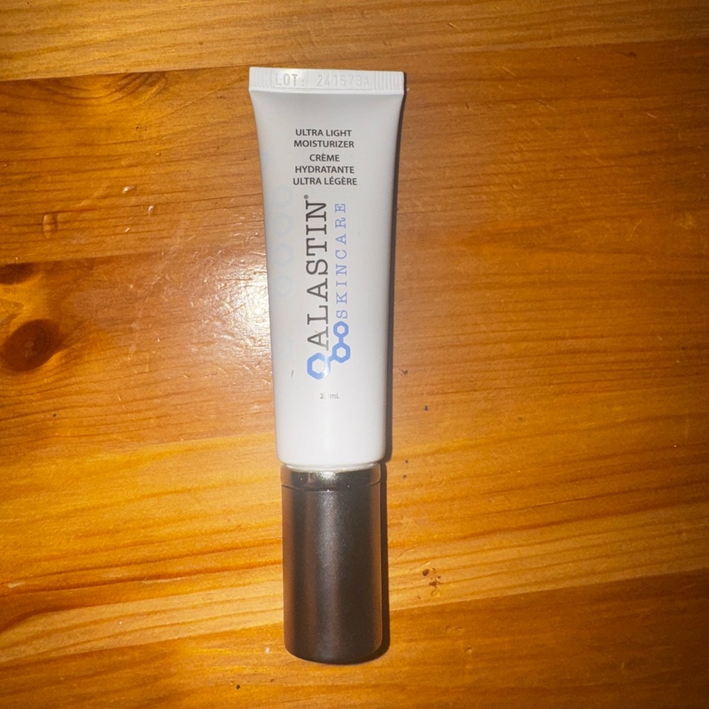 White and Black Moisturizer for Luxurious Bath & Body Care